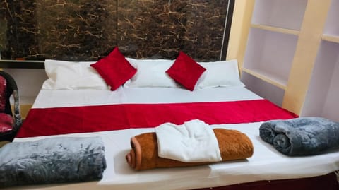 Bedroom, towels