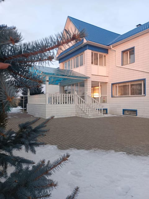 Property building, Day
