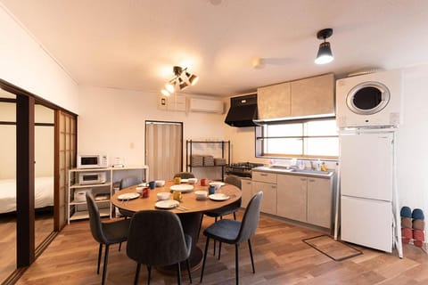 Kitchen or kitchenette, Dining area, stove, dryer