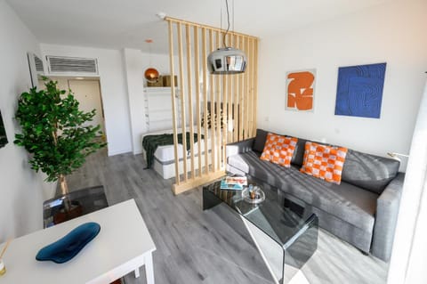 Living room, Seating area, Dining area, heating, heating, internet, internet, air conditioner, air conditioner