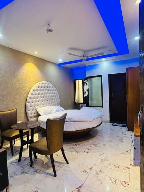 TV and multimedia, Photo of the whole room, Bedroom