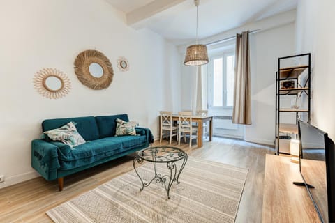 Property building, Seating area