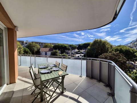 Day, Natural landscape, View (from property/room), Balcony/Terrace, Dining area