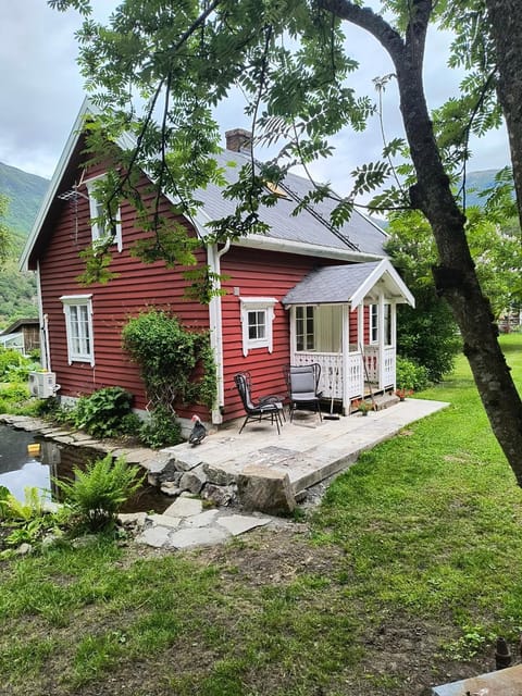 Property building, Garden, Balcony/Terrace
