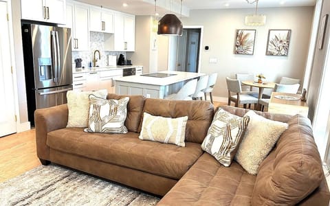 Kitchen or kitchenette, Living room, Dining area