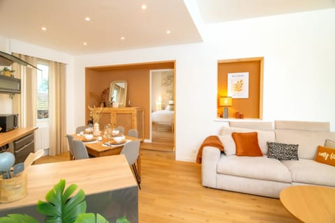 Kitchen or kitchenette, Living room