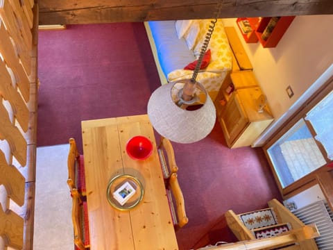 Spring, Winter, Summer, Living room, Food and drinks, Seating area, Dining area, Autumn, Food, Mountain view, Sunset