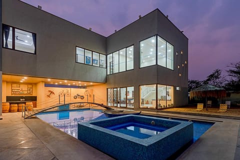 Swimming pool
