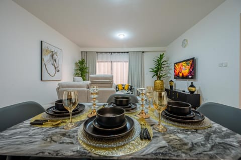 TV and multimedia, Living room, Food and drinks, Dining area