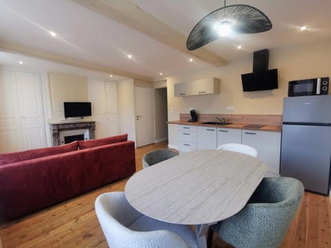 Communal lounge/ TV room, Kitchen or kitchenette, Dining area