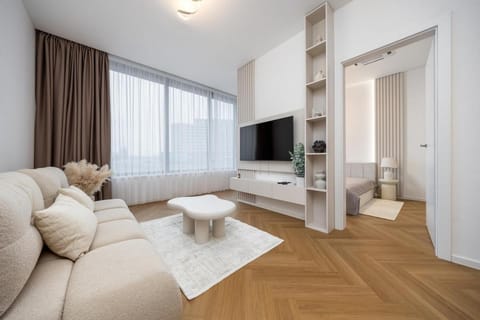 Communal lounge/ TV room, Bed, TV and multimedia, Living room, Photo of the whole room, Seating area, Evening entertainment, Bedroom, towels