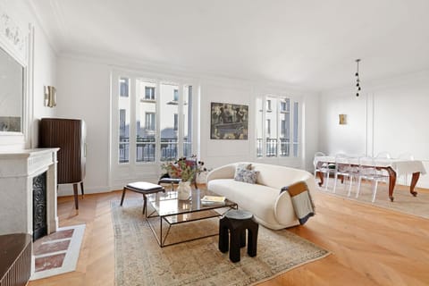 Living room, Seating area, Dining area, internet