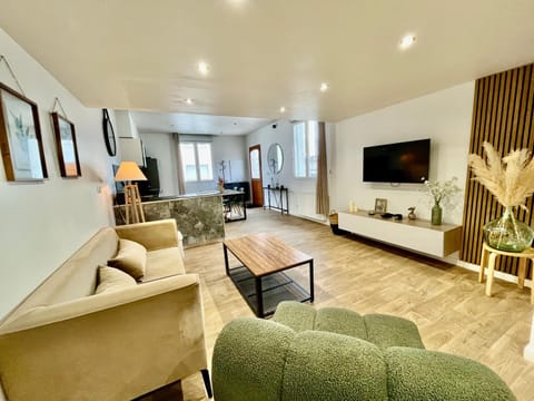 Communal lounge/ TV room