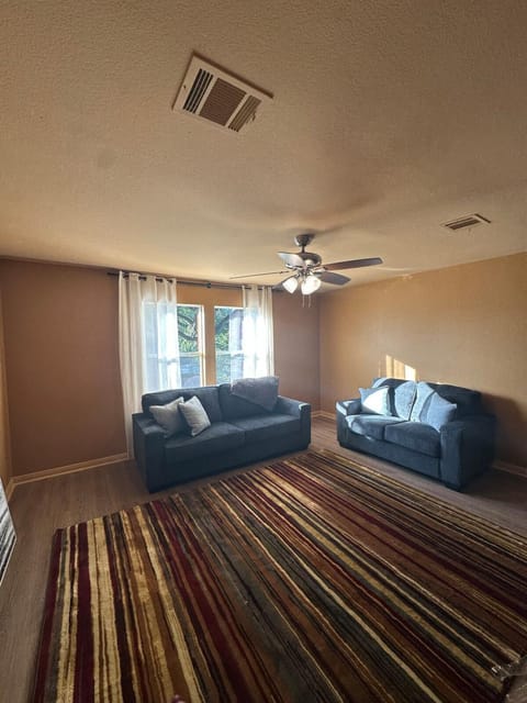 Buda home in the heart of the historic district House in Buda