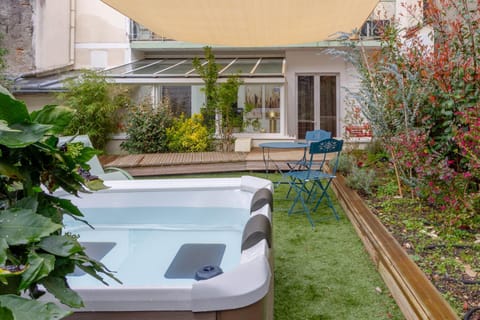 Patio, Garden, Hot Tub, Garden view