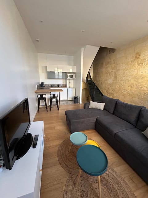 TV and multimedia, Kitchen or kitchenette, Living room, Dining area