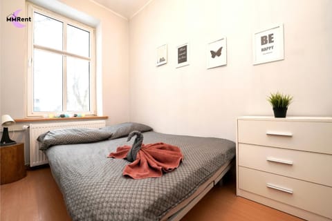 Bed, Photo of the whole room, towels