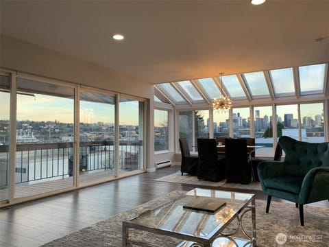 View (from property/room), View (from property/room), Living room, Dining area, City view, City view, Lake view, Lake view, Landmark view, Landmark view, Mountain view, Mountain view