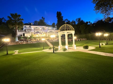 San Diego French Garden Poolside Retreat - Wine Country & Safari Park Bed and Breakfast in Rancho Bernardo