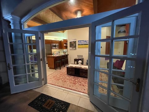 San Diego French Garden Poolside Retreat - Wine Country & Safari Park Bed and Breakfast in Rancho Bernardo