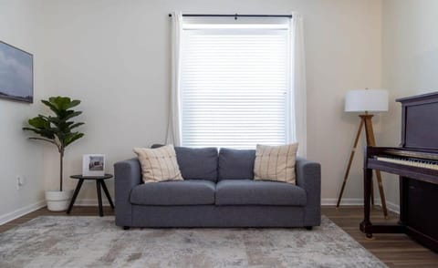 Spacious Tower Grove 3BR Home ABODEbucks House in Tower Grove South