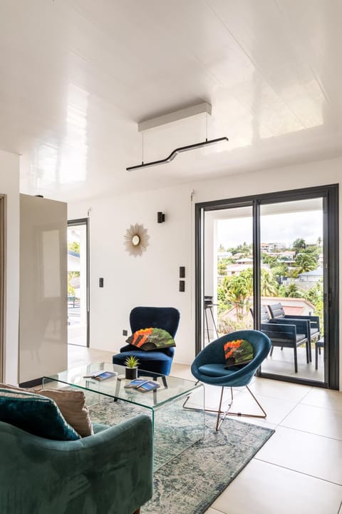 Communal lounge/ TV room, Living room, Seating area, Garden view