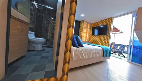 Communal lounge/ TV room, Bed, Bathroom, TV and multimedia, Photo of the whole room, Seating area, Bedroom