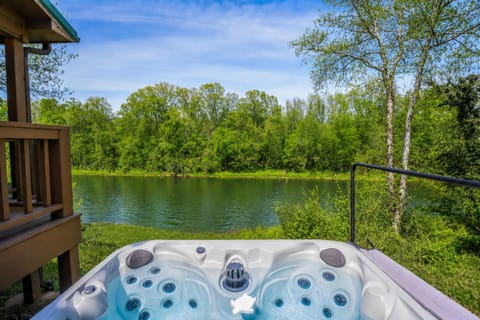 Natural landscape, Hot Tub, View (from property/room), Balcony/Terrace, River view