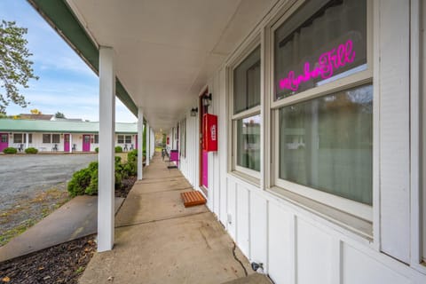 Lumber Jill Lodge Motel in Balsam Lake