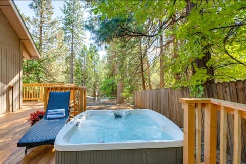 Natural landscape, Hot Tub, View (from property/room), Balcony/Terrace