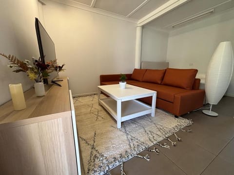 TV and multimedia, Living room, Seating area, air conditioner