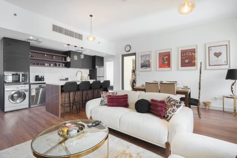 Free housekeeping visits during your stay - StayShort - Premium JBR Beachside Retreat Perfect for 4 Apartment in Dubai