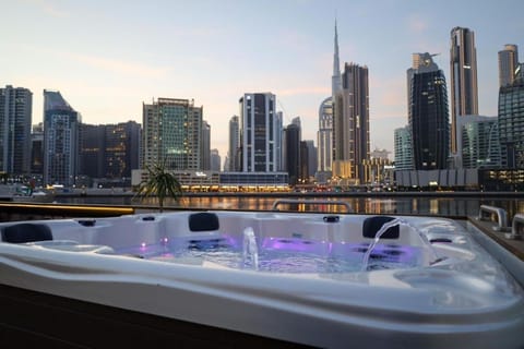 Hot Tub, Bath