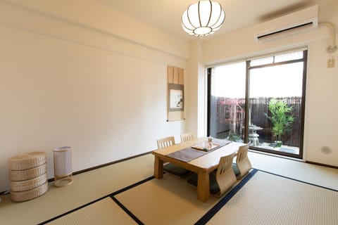 Living room, Seating area, air conditioner