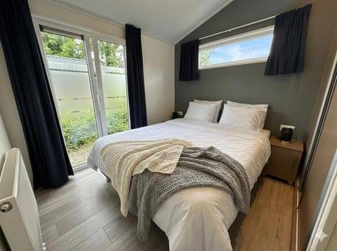 Sunset Beach Villa Modernes Waterfront für 6 Pers 5 Min zum Strand Campground/ 
RV Resort in Hellevoetsluis