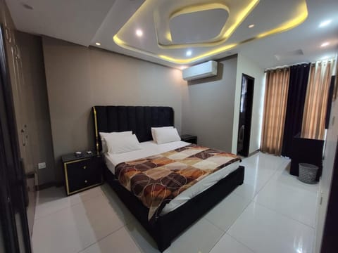 Bed, Photo of the whole room, Bedroom, air conditioner
