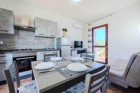 TV and multimedia, Living room, oven, stove, air conditioner