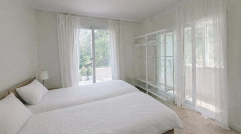 Bedroom, furniture