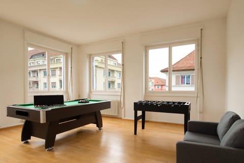 Spacious Zurich flat with game room & pool table Apartment in Zurich City