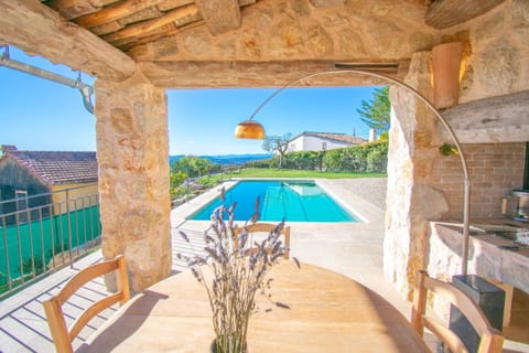 Patio, Day, Natural landscape, View (from property/room), Balcony/Terrace, Dining area, Pool view, Swimming pool, sunbed