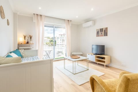 Living room, Seating area, air conditioner