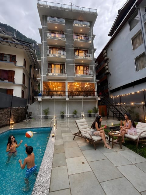 Property building, Swimming pool