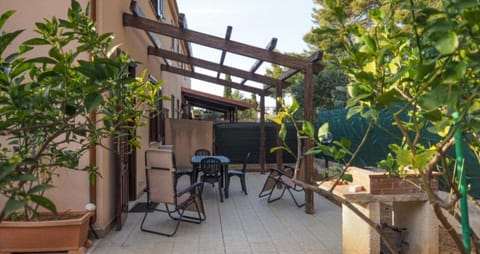 Property building, Balcony/Terrace, Living room