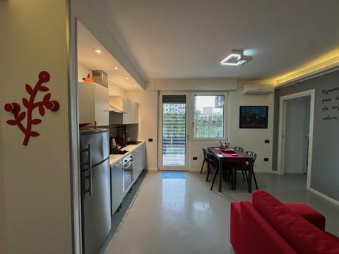 Kitchen or kitchenette, Dining area, oven, stove