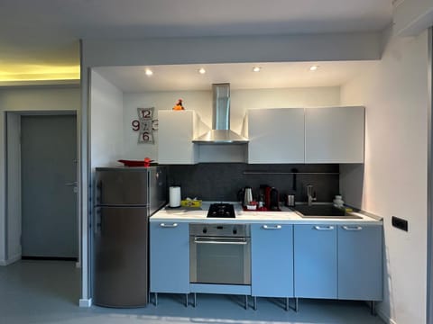 Kitchen or kitchenette, oven, stove