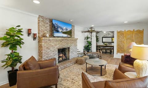 TV and multimedia, Living room, Seating area