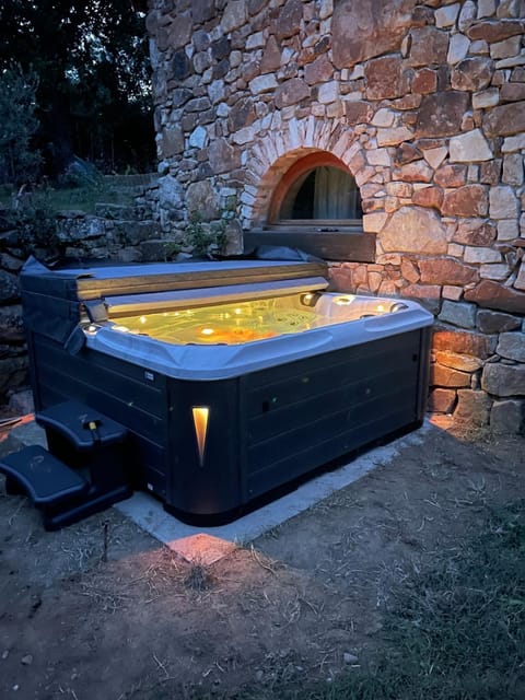 Hot Tub, Spa and wellness centre/facilities, Spa and wellness centre/facilities