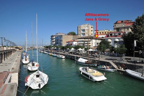 Property building, Nearby landmark, Restaurant/places to eat, Natural landscape, View (from property/room), City view, River view, Location