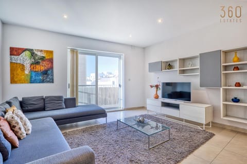 Communal lounge/ TV room, TV and multimedia, Kitchen or kitchenette, Living room, Seating area, Evening entertainment