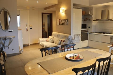 Lounge or bar, Photo of the whole room, Dining area